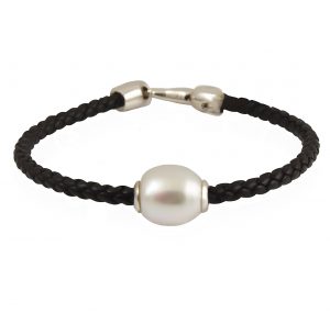 A Sterling Silver Autore South Sea pearl leather platted bracelet. Featuring a 12mm oval South Sea pearl. The pearl has small Sterling silver cups on either side which is attached to a leather platted band.