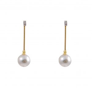 Snake chain drop South Sea pearl earrings in 2 tone 18K gold, featuring two round South Sea pearls 10mm.  Pearl size: 10mm Round Carat: 0.04ct