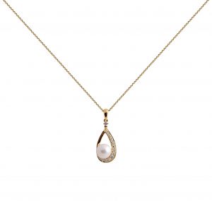 This Fresh water pendant features an open tear drop design with diamonds on one side meeting embracing the pearl, is made in 18K yellow gold, 6.5mm fresh water pearl. The chain is sold separate to the pendant. Carat: D15 = 0.13ct Pearl size: 1 = 6.5mm