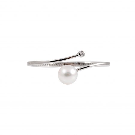 An 9K white gold South sea pearl and diamond twist bangle. Featuring a 13mm round South sea pearl on one end and a 0.11ct round brilliant cut diamond set in a bezel on the other end. The bangle has a hinge at the bottom allowing it to open and close. Carat: 1 = 0.11ct Pearl Size: 13mm