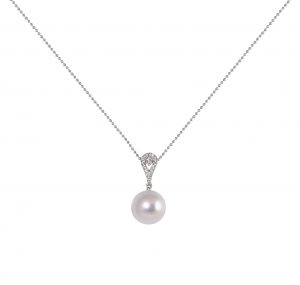 This Classic Diamond and South Sea pearl pendant, is made in 18K white gold, featuring a 10mm South Sea pearl and is set in a unique pear shaped diamond bail. The chain is not included. Pearl size: 1 = 10mm Carat: D16 = 0.13ct