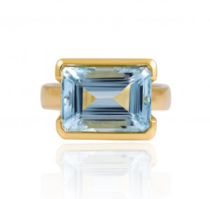 yellow gold aquamarine ring